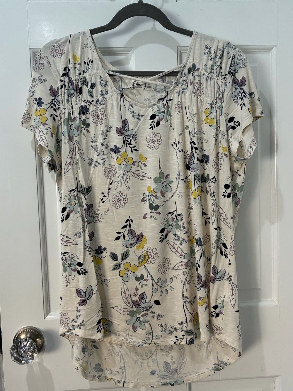 NWOT Maurices Soft Cream Floral Botanical Print T-Shirt, XL